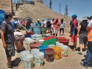 Trinkwasserverteilung in Zeiten von COVID-19, San Martín de Porres, Peru, März 2020
Foto: Txolo
CC BY-SA 4.0