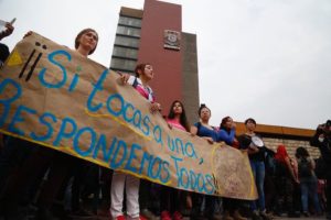 "Wenn du einer von uns etwas antust, antworten wir alle!" - Studentinnen und Dozentinnen organisieren sich gegen sexualisierte Gewalt an Hochschulen, hier an der UNAM in Mexiko-Stadt / Foto: cimac