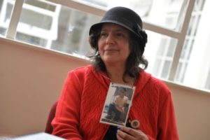 Luz Marina Hache Contreras ist eine der Sprecher*innen der kolumbianischen Opferbewegung MOVICE. Seit 35 Jahren versucht sie, herauszufinden, was mit ihrem Partner geschehen ist. Foto: Cortesía