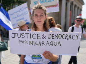 Demo in Großbritannien gegen die repressive Regierung unter Präsident Ortega - auch am Tag seines Amtsantritts gab es Demonstrationen in vielen Ländern weltweit / Foto: 
Alisdare Hickson via Flickr (CC BY-SA 2.0)