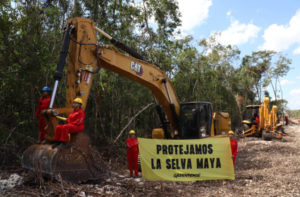"Schützen wir den Urwald der Maya" - Protest von Greenpeace an der Bautrasse des Tren Maya / Foto: Manuel Valdivia