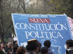"Vereintes Chile für eine neue Verfassung" - Das war schon 2011 auf Demos zu hören. Nun steht die Forderung kurz vor der Umsetzung / Foto: Tomás Vivanco via Flickr (CC BY-NC-ND 2.0)