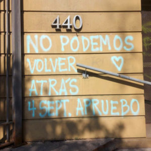 "Es gibt kein Zurück - Ja zur neuen Verfassung am 4. September" an den Wänden von Santiago de Chile / Foto: Karina Nohales