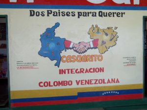 Wandbild von 2011 über die kolumbianisch-venezolanischen Beziehungen in der Grenzstadt Puerto Ayacucho / Foto: Shishoxisrax via wikimedia commons (CC BY-SA 3.0)