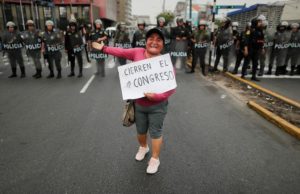 Proteste in Lima gegen die Absetzung Castillos und das Vorgehen des Kongresses. Foto: Desinformémonos