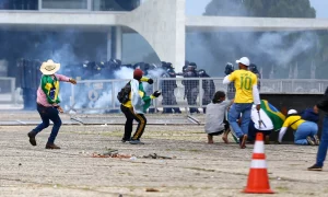 Rechte Anhänger*innen Bolsonaros bei der Erstürmung des Kongressgebäudes in der brasilianischen Hauptstadt Brasilia. Foto: Agencia Publica