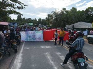 Protestierende fordern Rücknahme der Bergbaulizenzen.
Foto: colombia informa