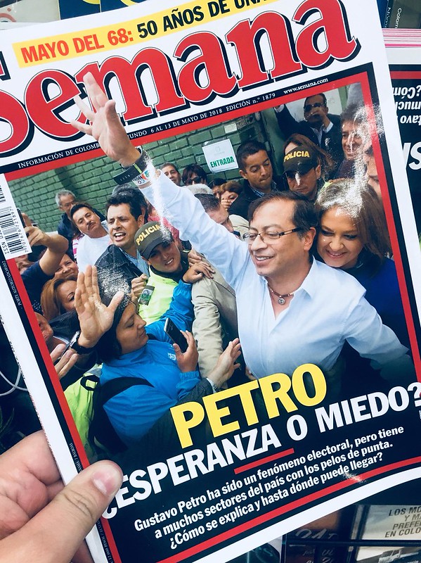 Die Regierung von Gustavo Petro steckt in einer Krise. Einen Anteil daran haben auch Enthüllungen der Wochenzeitung Semana, die der rechtskonservativen Opposition nahesteht. Foto: Flickr/Edgar Zuniga Jr. (CC BY 2.0)