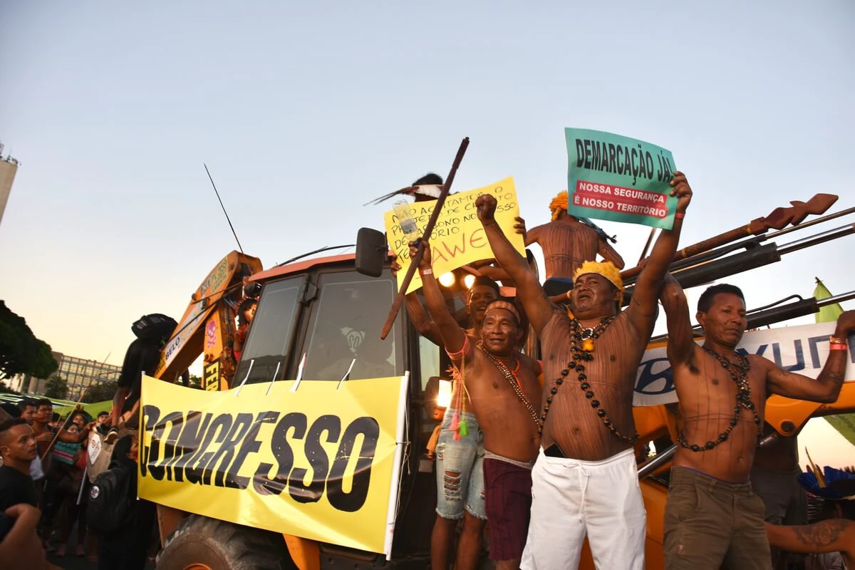 Brasilianische Indigene demonstrieren für das Recht auf Land. Foto: João Canizares/Apublica