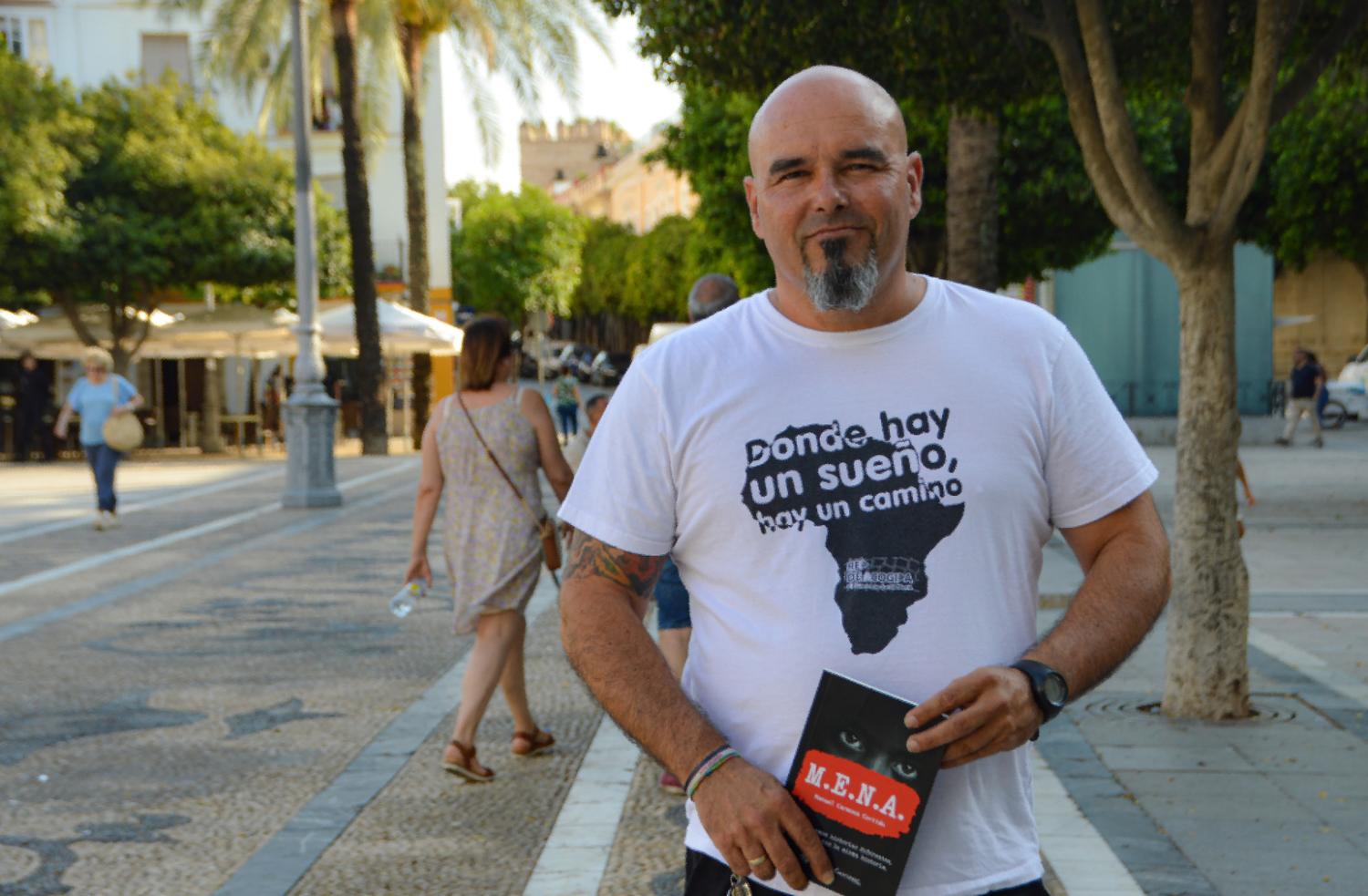 Manuel Carmona, Autor des Buches „M.E. N.A.“, kurz vor der Präsentation in Jerez. Foto: Alejandro Lopez Menacho