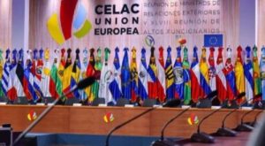 Der Saal des CELAC-EU-Gipfeltreffens. Foto: Pressenza