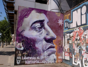 Der Sänger Victor Jara auf einem Wandbild in Santiago, 2021