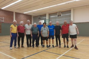 Con los mayores deportistas del club deportivo NSV de Nordhausen después del entrenamiento. Foto: Oscar Talero