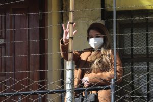 Añez bei ihrer Überführung in das Frauengefängnis Miraflores, Juni 2022.
Foto: 
Asamblea Legislativa Plurinacional via flickr
CC BY 2.0 Deed