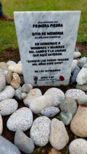 Gedenktafel für in der Colonia Dignidad ermordete und verschwundene politische Gefangene. 