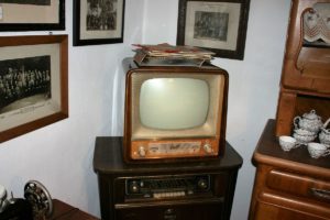 Informiert und beeinflusst seit 100 Jahren: das Fernsehen
Foto: Norbert Bangert via wikimedia
CC BY-SA 4.0 Deed
