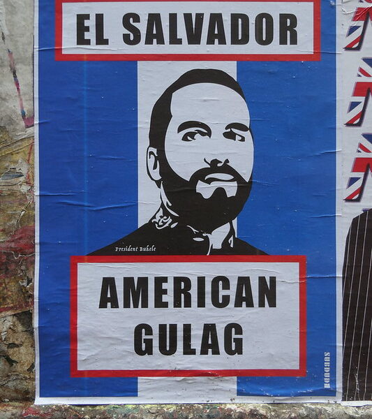 Der repressive Umbau El Salvadors unter dem autoritären Präsidenten Nayib Bukele stößt bei rechten Regierungen Lateinamerikas auf Bewunderung, andernorts auf scharfe Kritik. Foto: Duncan Cumming/Flickr (CC BY-NC 2.0)
