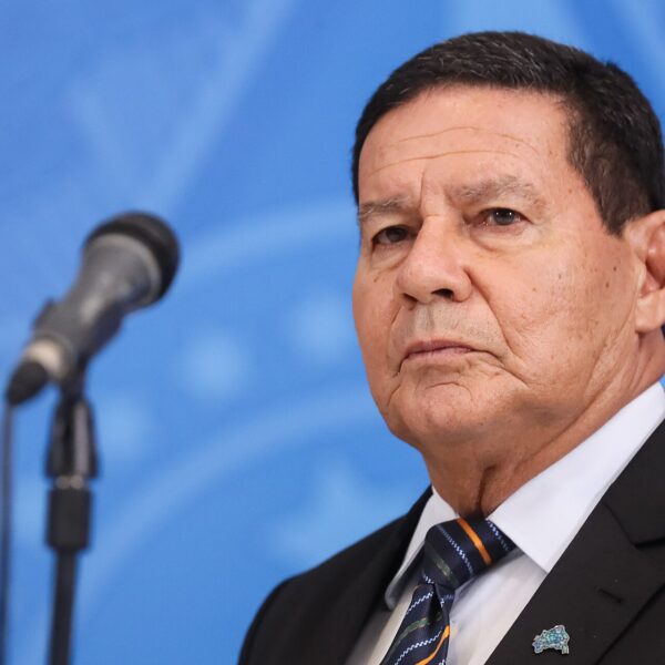 Ex-Vize Hamilton Mourão hätte die 6-Tage-Woche gerne beibehalten.
Foto:  	Isac Nóbrega/PR via wikimedia
CC BY 2.0